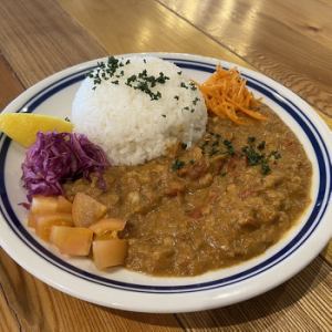 Omamegogoro keema curry