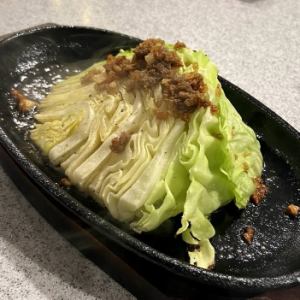 Anchovy cabbage on a hot iron plate