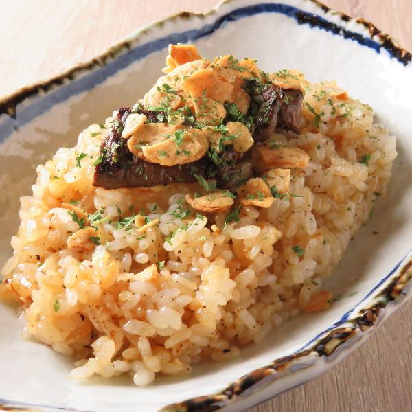 【一度食べたら止まらない】食べ過ぎ注意のやみつき「鹿肉のガリバタライス」