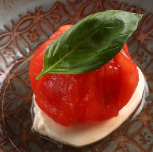 まるごとトマトのカプレーゼ