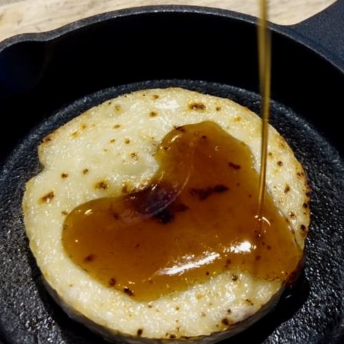 鉄板焼きカマンベール～メイプル添え～