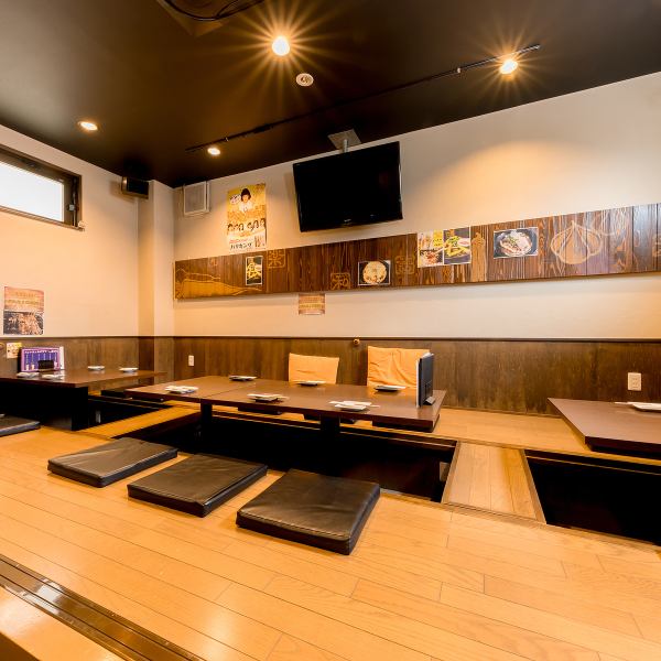 The sunken kotatsu seats are available for 4 and 6 people, so you can relax and enjoy your meal.