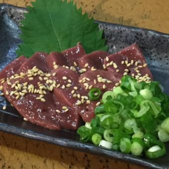 Beef liver sashimi (applied to health center)