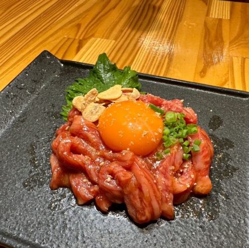 阿波牛の贅沢、和牛ユッケで至福のひととき！
