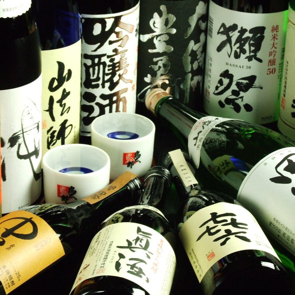 You can enjoy local sake and local shochu carefully selected by a local sake appraiser.