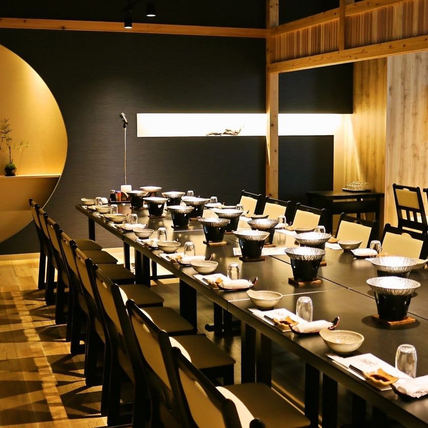 The private room can accommodate up to 80 people! Perfect for end-of-year parties and New Year parties.