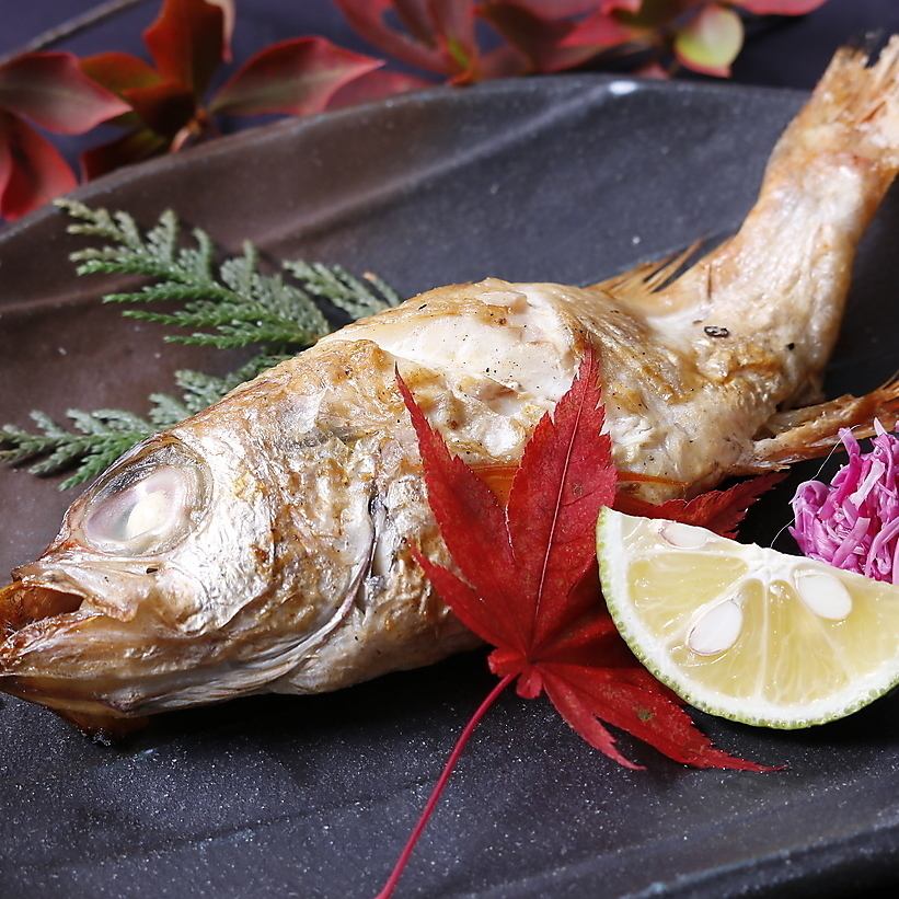 We offer fresh fish that Niigata boasts, such as high-grade blackthroat seaperch and fresh sashimi.