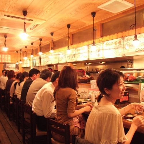 <p>As the name of [Big Fishing Bar] suggests, you can spend a little time on the 1st floor, but the wide counter is also popular.* Several ventilation fans are installed on the ceiling on the 1st floor.</p>