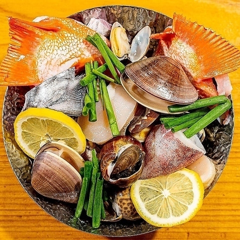 大吟醸の華やかでフルーティーな香りが、魚介の旨味を引き立てる