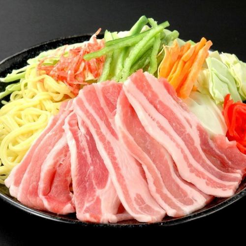 The most popular♪ Pork Yakisoba/Sobameshi with meat scraps (with pork belly)