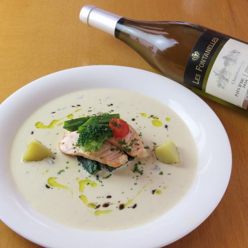 Salmon Meuniere with Gorgonzola Cream Sauce (Bread or Rice)