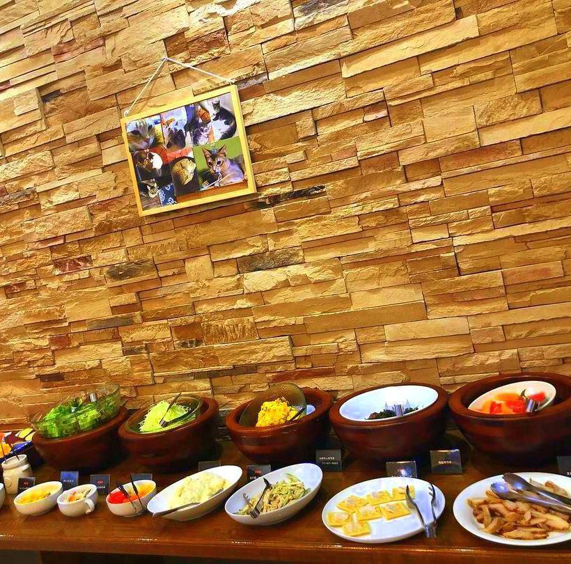 サラダビュッフェと本格フレンチを気軽にお楽しみいただけます♪