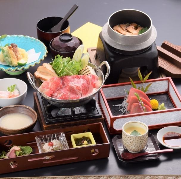 旬を彩る料理の数々。四季折々の食材で喜び溢れるおもてなし致します。