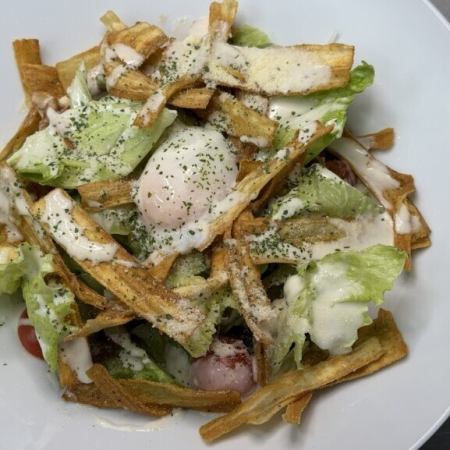 ごぼうフライと温玉のシーザーサラダ