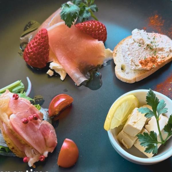 ≪ワインとともに愉しむ極上体験♪≫ワインとの相性抜群☆”こだわりの前菜盛り合わせ” 1,540円 (税込)~