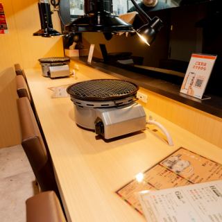 おひとり様はもちろん、デートやサク飲みにも便利なカウンター席。仕事帰りや学校帰りに気軽に立ち寄れます。一人焼肉デビューや軽めの飲み利用にもおすすめです♪