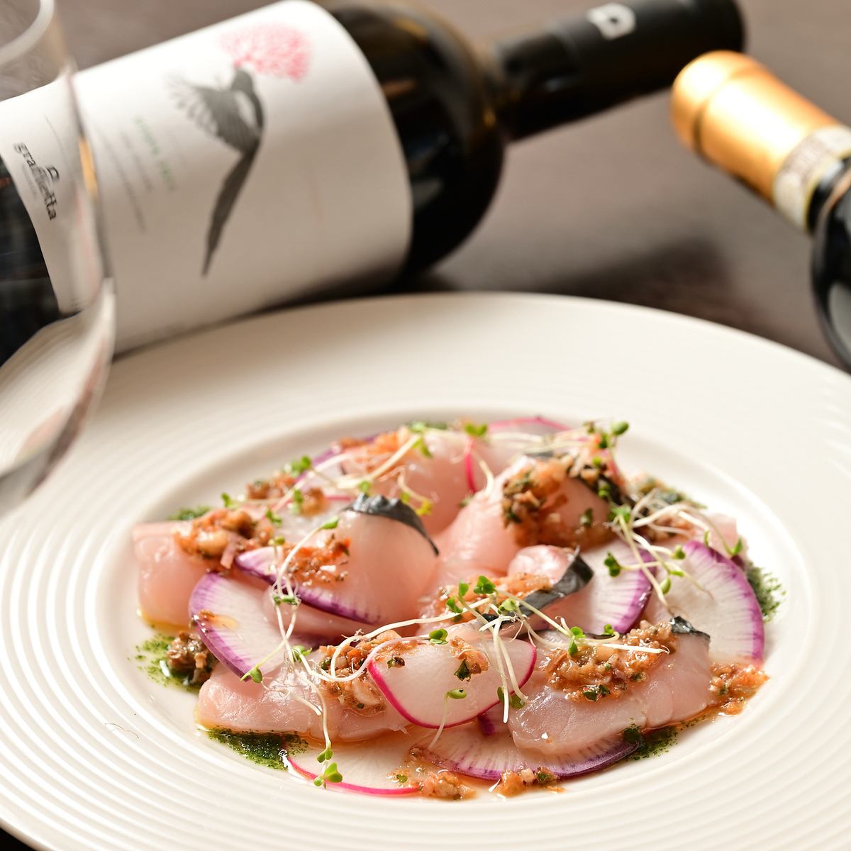 素材を大切にした料理が揃い、食事をしっかり楽しみたい夜に