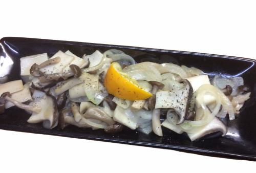Stir-fried Nagano mushrooms with butter