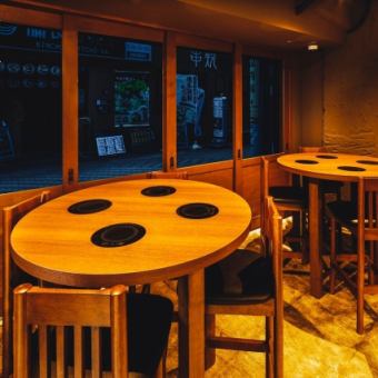 The interior of the restaurant, which has a calm atmosphere with downlights, is a space where you can enjoy meals and conversations at your leisure.Please use it for girls-only gatherings, dinners with friends, after work, etc.