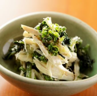 Spinach and chicken fillet with green onion salt