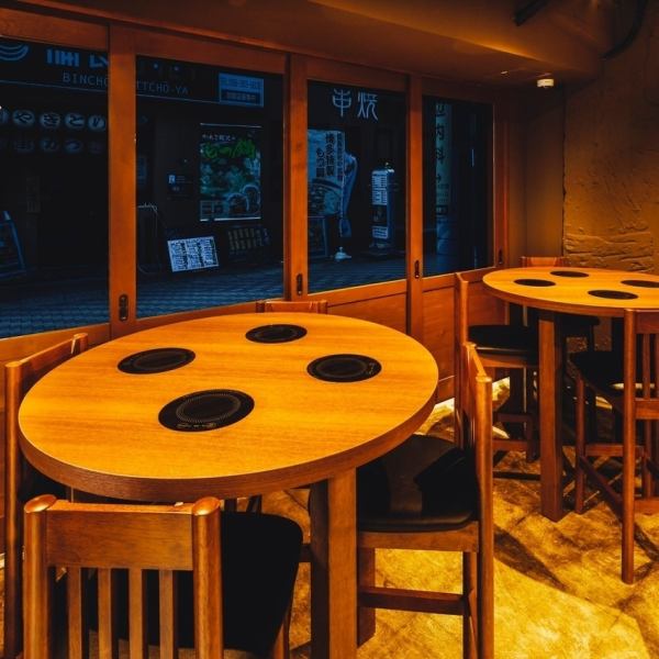 The warm wooden table seating is a space where you can enjoy your meal and fruit-filled sours.Please use it for meals with colleagues after work, social gatherings, various banquets, etc.