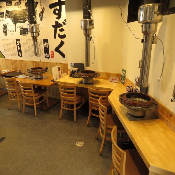 [Counter seats / couple seats] We have counter seats that are popular with those who want to enjoy a meal alone or with a couple who want to enjoy a meal side by side.