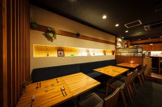 [Table seats] We have many table seats that can accommodate up to 12 people.You can have a relaxing time♪