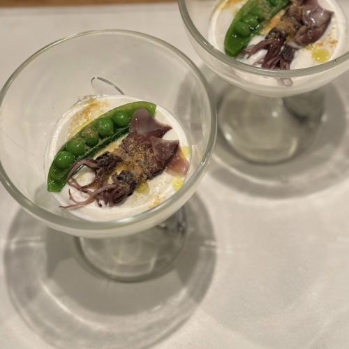 Soy milk and cauliflower mousse, Toyama Prefecture firefly squid, snap peas, umamo