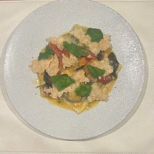 Cold-cured spinach and orange-scented homemade ricotta cheese ravioli with crispy Parmesan and fresh tomato sauce