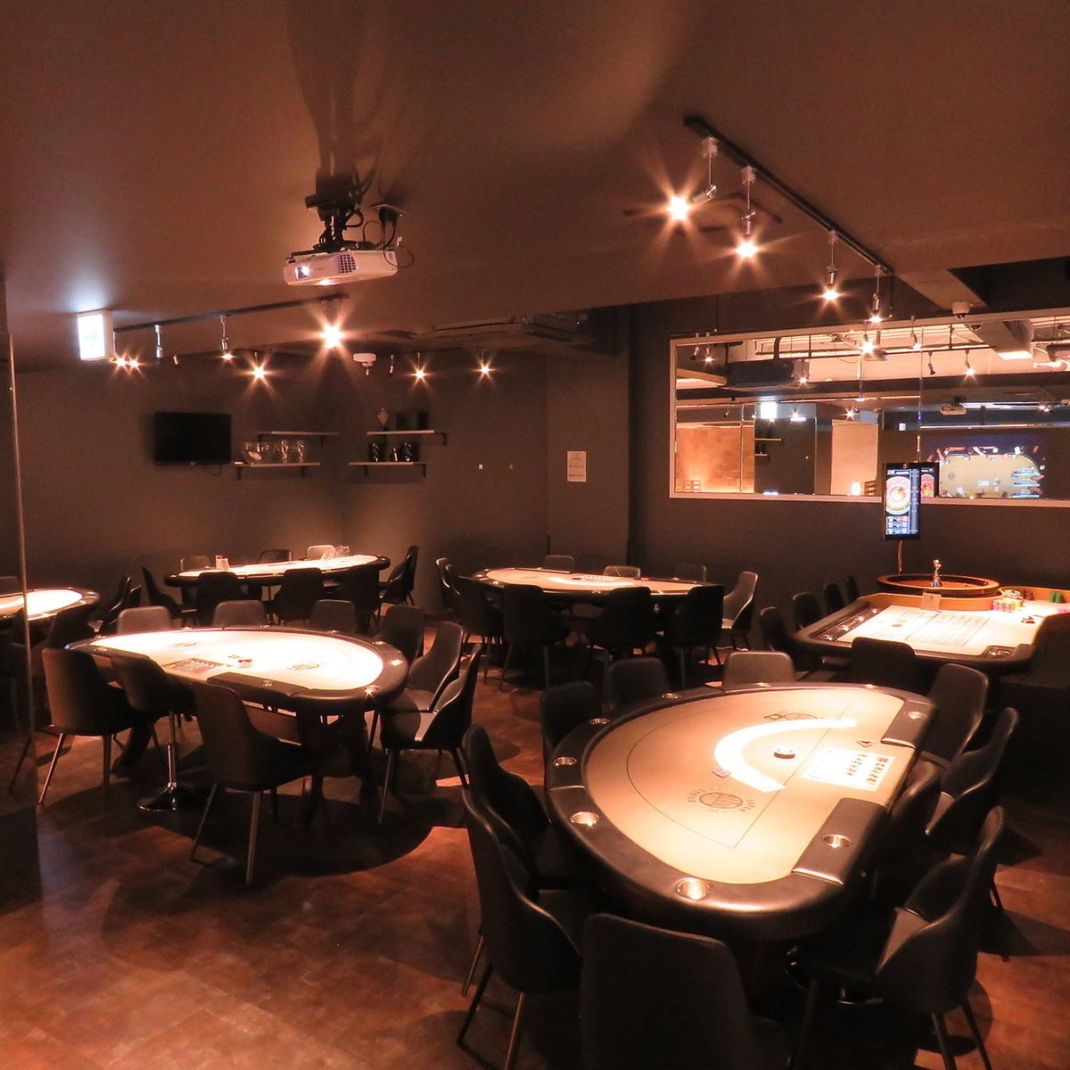 赤坂の2次会は非日常！本格カジノバーで乾杯！飲み放題付き！