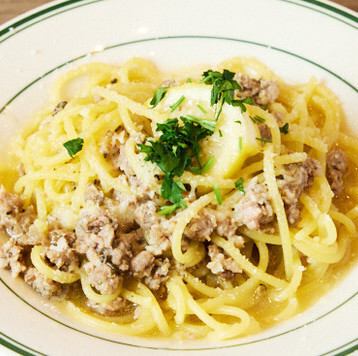 【爽やかな香り】もちもち生パスタと自家製サルシッチャの共演◎レモン風味が引き立つ極上ペペロンチーノ♪