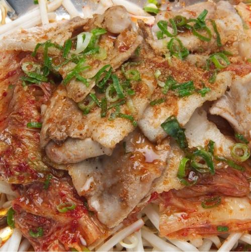 Teppanyaki pork kimchi ~Domestic pork belly and Tsuruhashi kimchi~