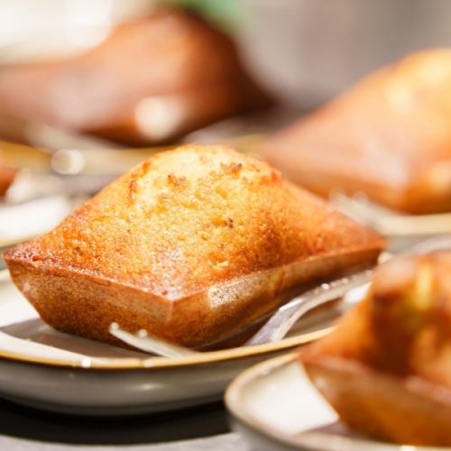 Freshly baked financier (6P)