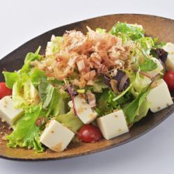 金の胡麻ドレ豆腐サラダ