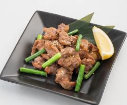 砂肝とニンニクの芽の炙り焼き