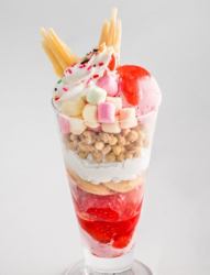 いちごパフェ