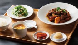 ジャガイモと北海道産バラ牛肉の中華煮込み定食