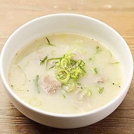 辛い！ユッケジャンラーメン/コムタン（牛白湯スープ）ラーメン