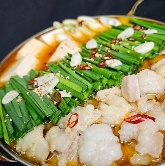 【プリプリ食感を愉しむ◆選べる出汁も嬉しいポイント♪】もつ鍋