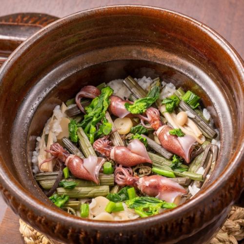 ホタルイカと山菜の炊き込み土鍋ごはん