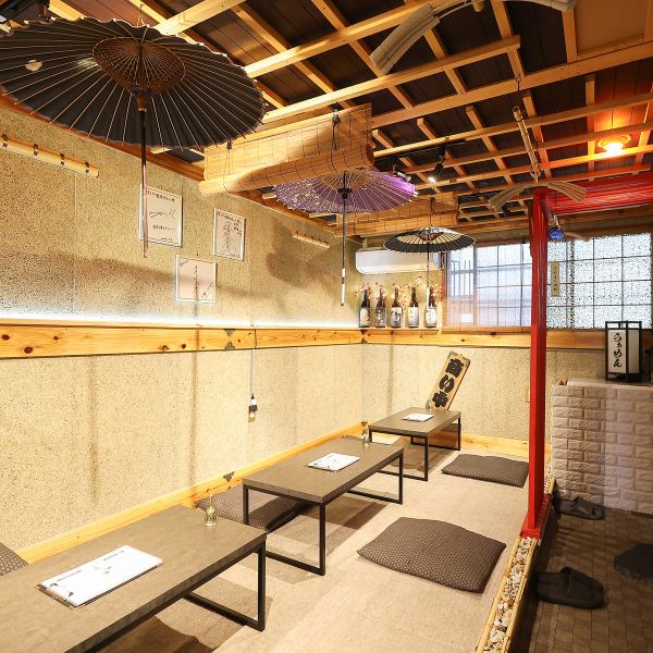 【◇小上がり座敷】小上がり席は2名~4名×3卓をご用意しております◎最大10名様の団体予約も事前の要ご相談で承っております!ご家族でのご利用~会社の小宴会利用にも最適です♪お気軽にご相談ください。