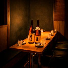 少し落とした照明がムードを演出する隠れ家空間◎飲み放題付き宴会コースは、日常使いはもちろん、接待や歓送迎会、特別な記念日にも好評です。落ち着いた雰囲気のなか、名物焼き鳥や旬の逸品料理を囲んで、心温まるひとときを。渋谷でのご宴会は当店にお任せください♪