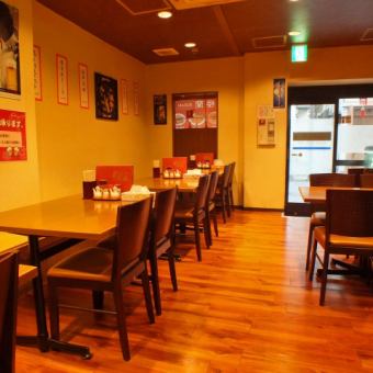 1st floor seats 22 table seats ♪ Please drop in for lunch ♪