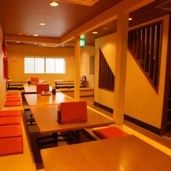 There are 35 tatami mat seats on the 2nd floor. Perfect for banquets. Please feel free to call us. Group discounts are also available!