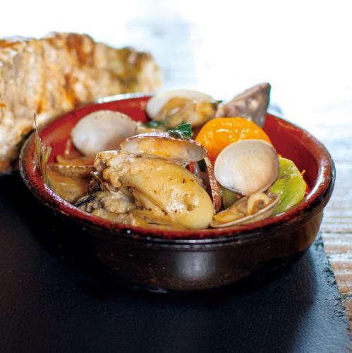 石川加賀三河の岩ガキ入り! 季節野菜のアヒージョ