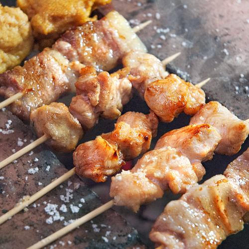 皮、もも、ネギマ、レバー、砂肝、ぼんじり、つくね、セセリ、ハツ、ラム串