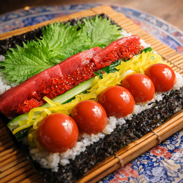 特製の漬け地にじっくり漬け込んだ卵を贅沢に使用した≪極・黄金卵手巻き寿司≫1680円！！