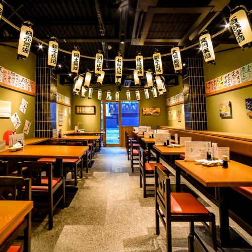 轻松舒适的餐桌座位！非常适合团体聚餐，因为可以多人共享。