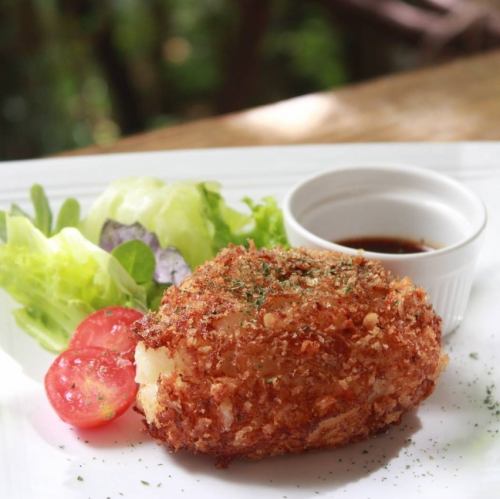 Juicy and delicious♪ Wagyu beef potato salad croquettes!