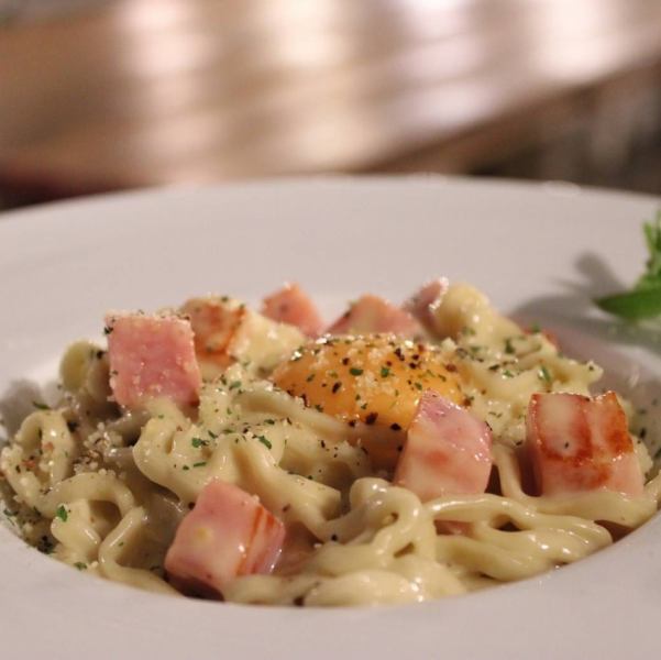 宮古麺で作るカルボナーラ